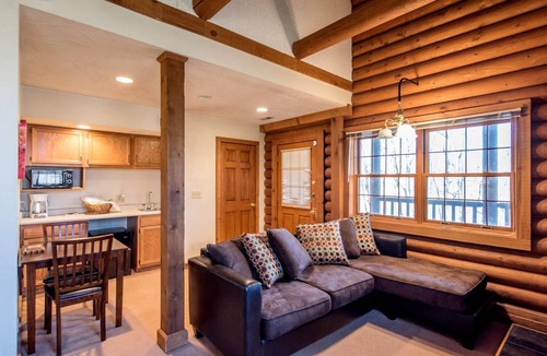 Fredericktown Cabin | Romantic Cabin in Magical Surroundings near Mount Vernon, Ohio
