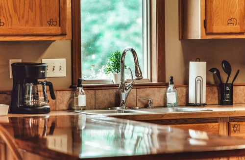 Rockbridge House | Romantic Cabin | King Bed | Hot Tub | Spring Vibes