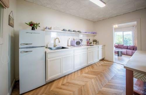 Dunes City Cabin | Romantic Cabin on the Lake with a Waterfront View - Stay at the Lavender Loft
