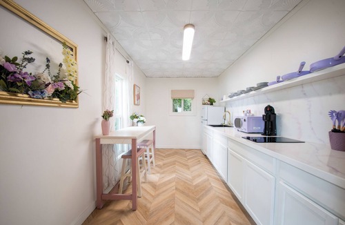 Dunes City Cabin | Romantic Cabin on the Lake with a Waterfront View - Stay at the Lavender Loft