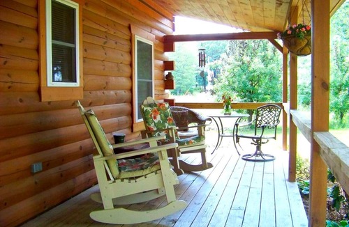 Steelville Cabin | Romantic Cabin Rental for Two with a Private Hot Tub near St. Louis, Missouri