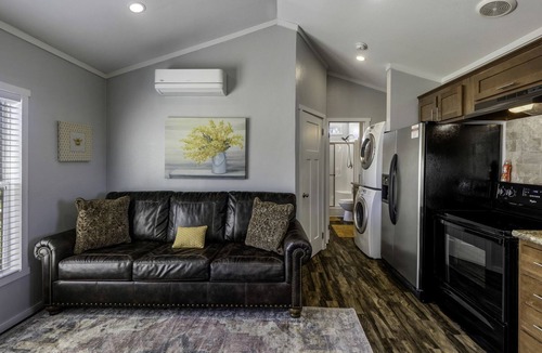Emory Cabin | Romantic Cabin with Pond Views Great for Couples in Texas