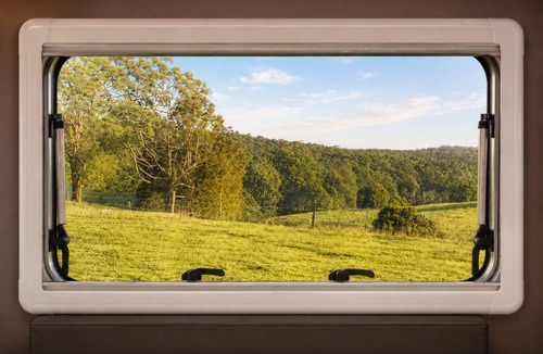 Rawson House | Romantic Caravan Glamping Retreat in Rawson, Gippsland