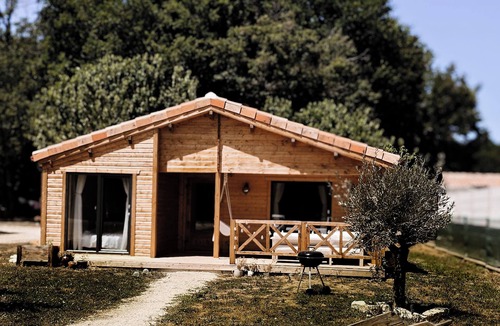 Montignac-Charente Ski Chalet | Romantic chalet - Private Jacuzzi - King size