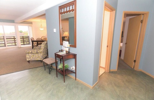Ocean Shores Apartment | Romantic Coastal Escape – Ocean Views, Private Balcony & Fireplace