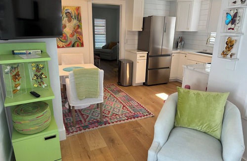 Old Naples Cottage | Romantic Cottage -2 Blocks to the Beach, 5th Street and 3rd Ave. S - Cottage B