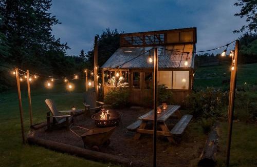 Molalla House | Romantic Cottage for Couples Getaway near Portland | Oregon Rentals