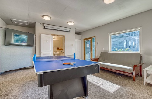 Clinton House | Romantic cottage with Puget Sound/Olympic Mountain views