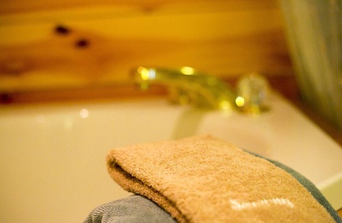 Millersburg Apartment | Romantic Couples Suite with Jacuzzi Tub and Kitchenette