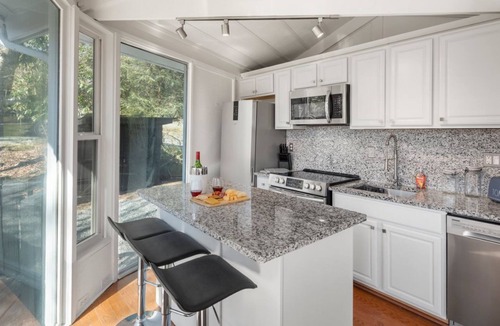 Beech Mountain Cottage | Romantic Cozy Cottage Views Hot Tub Minutes to FUN