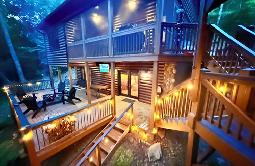 Blue Ridge Cabin | Romantic Creekside Cabin! Close to downtown New Hot Tub Fire Pit Game Room