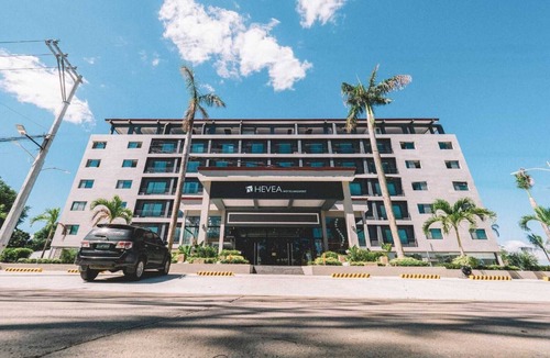 Angeles City House | Romantic Double Hideaway at Sunday Hevea Resort