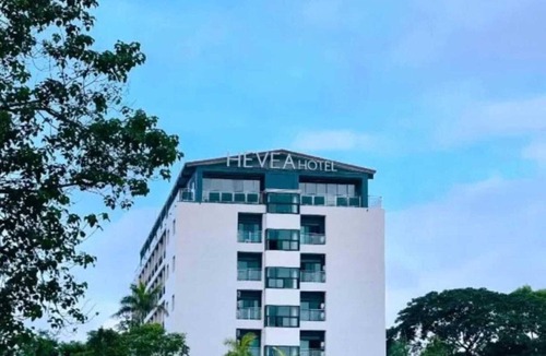 Angeles City House | Romantic Double Hideaway at Sunday Hevea Resort
