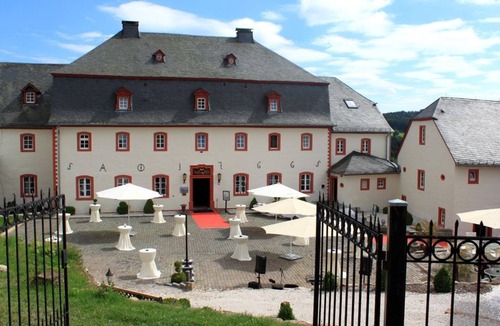 Kronenburg House | Romantic double room superior - Burghaus and Villa Kronenburg