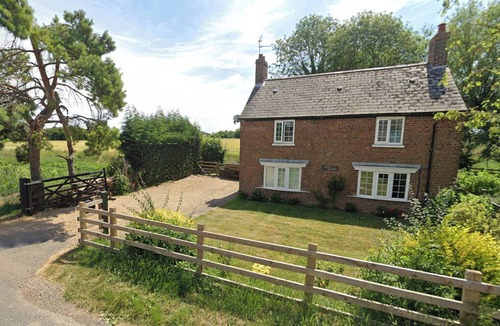 Newborough Cottage | Romantic English cottage three bedrooms, detached, drive for three cars, homely