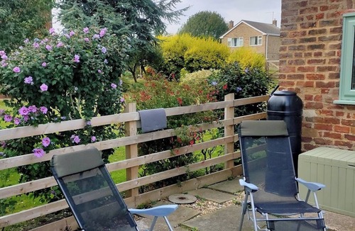 Newborough Cottage | Romantic English cottage three bedrooms, detached, drive for three cars, homely