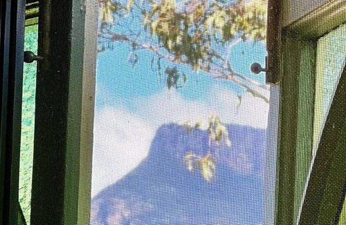 Maroon Cottage | Romantic escape under Mt Maroon