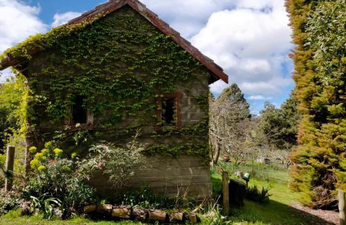 Penguin House | Romantic Farmlet Escape - Mini Goats & Firepit