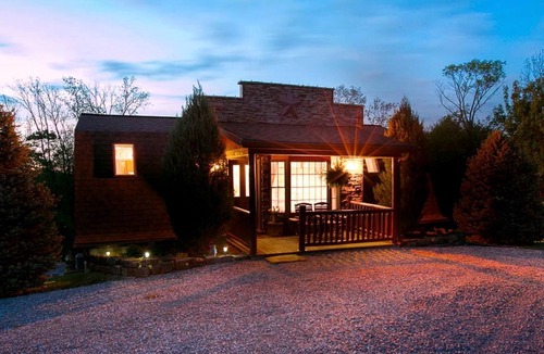 Sugarcreek Cabin | Romantic Forest Cabin with Amazing Private Deck and Spa in Ohio
