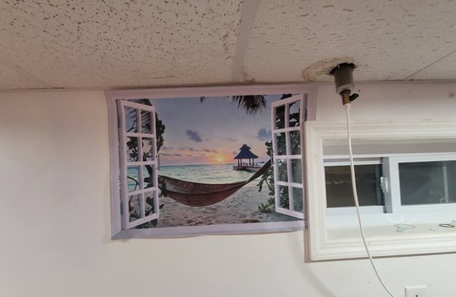 West Islip House | Romantic Full Basement 5 minutes From beach 750 SwFt washer dryer included !!!