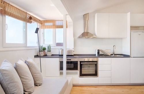 Alfama Apartment | Romantic Gem in Graça