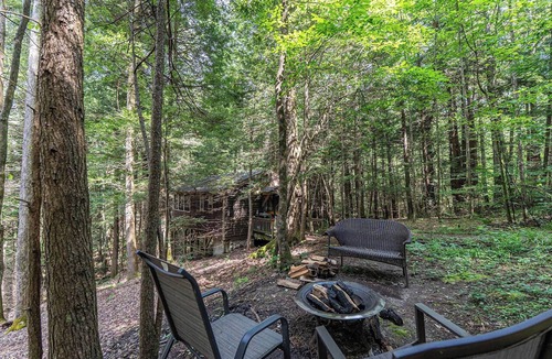 Victor Cabin | Romantic Get-away Cabin in the woods, w/Hottub next to coolest small town in USA