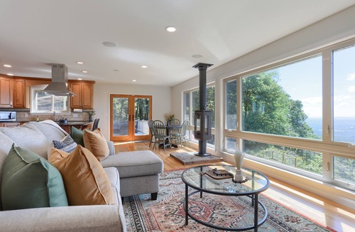 Rehrersburg Ski Chalet | Romantic Getaway, Breathtaking View on Blue Mountain/Appalachian Trail w/hot tub