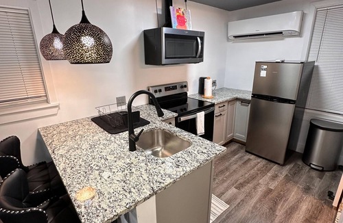Chapel Hill Apartment | Romantic Getaway for two; 9 min drive to UNC; near downtown