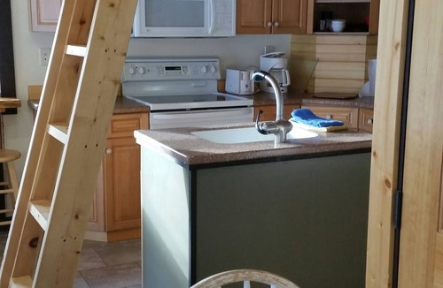 Naples Cabin | Romantic getaway for 2 Beautiful time of year ! 2 day's open Aug