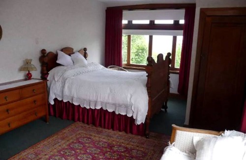 Nelson Cabin | Romantic Getaway in Historic Bed and Breakfast near Tasman Bay, South Island
