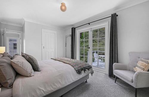Lidster House | Romantic Getaway - Private Guest Suite - Country setting amongst Orange's best Wineries