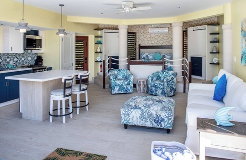 Long Bay House | Romantic Getaway, LOWEST DENSITY on the Island, STAND ALONE BUNGALOWS!