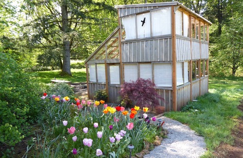 Molalla Cabin | Romantic Glamping escape with wood fired hot tub/hiking, near hidden waterfalls.