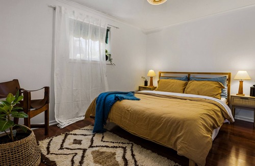Mount Camel House | Romantic Heathcote Winery Stay & Olive Grove