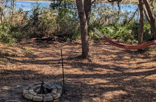 Edgar Cabin | *Romantic Hideaway Cabin, Hammock + Fire Pit with free parking & Pet-Friendly*
