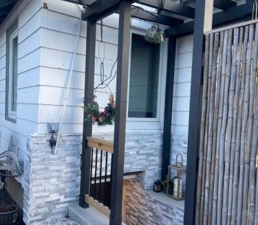 Stamford Apartment | Romantic Hideout 1Bedroom Lower Level