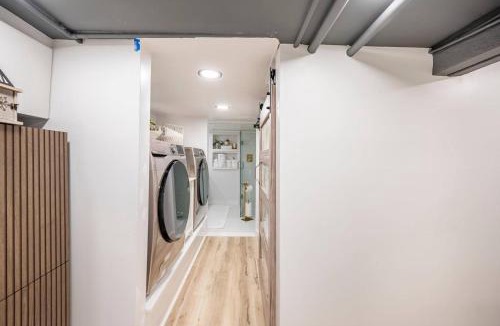 Stamford Apartment | Romantic Hideout 1Bedroom Lower Level