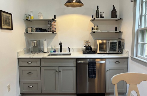 Lisbon House | Romantic, Historic 1750 Early Colonial House near Casinos, Spa, Mystic and more!