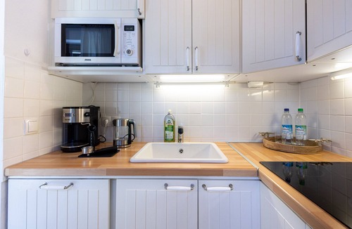 Gmain Apartment | Romantic holiday flat "Alpenliebe" with south terrace and mountain view
