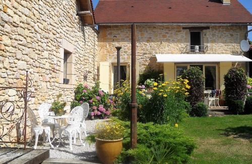 Saint-Rabier Villa | Romantic home with swimming pool and view on the valley