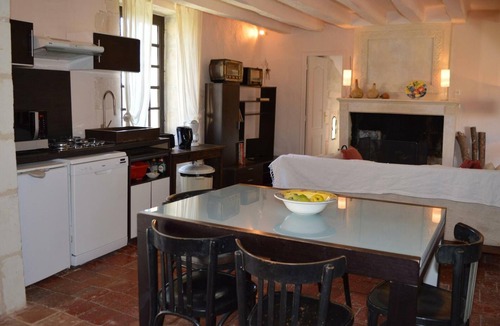 Le Tranger Cottage | Romantic house with garden in Loire Valley, pets allowed