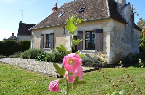 Le Tranger Cottage | Romantic house with garden in Loire Valley, pets allowed