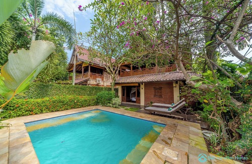 Lovina Villa | Romantic Joglo Villa Near Lovina Beach & Center