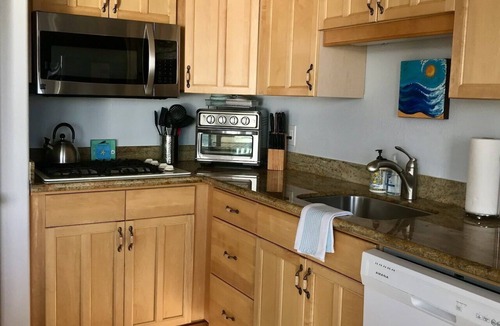 Old Town House | Romantic King Bed Studio ~ STUNNING VIEWS Bodega Bay - Perched over the water!