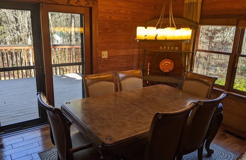 Eatonton House | Romantic Lakefront Log Home in Lake Oconee