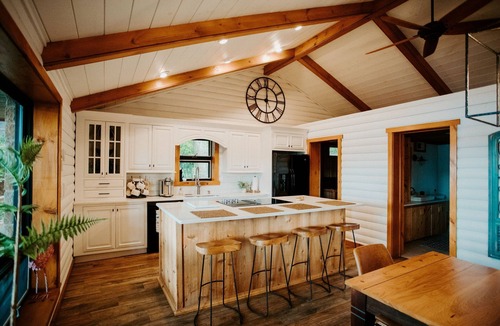 Indian Lake Ski Chalet | Romantic lakefront chalet w/hot tub