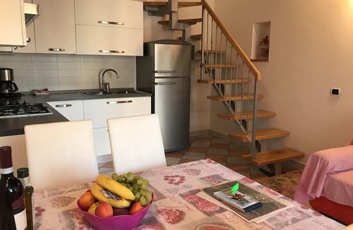 Cassone House | ROMANTIC LAST-MINUTE COTTAGE from July 11 to 18 near the beach, with garage and TV.