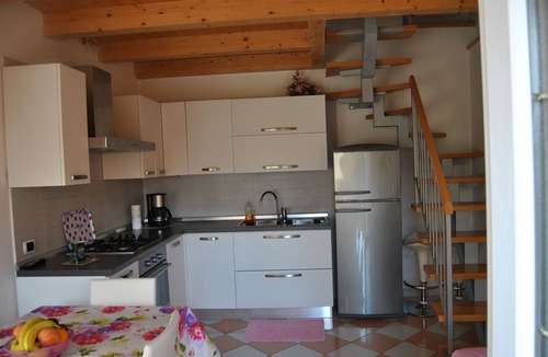 Cassone House | ROMANTIC LAST-MINUTE COTTAGE from July 11 to 18 near the beach, with garage and TV.