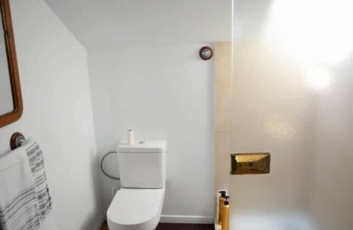 Dun-le-Palestel Apartment | Romantic Loft Escape with Garden View & Free Parking