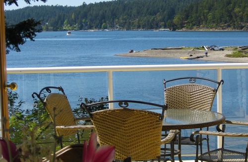 Pender Island Cottage | Romantic Luxury Oceanfront Cottage